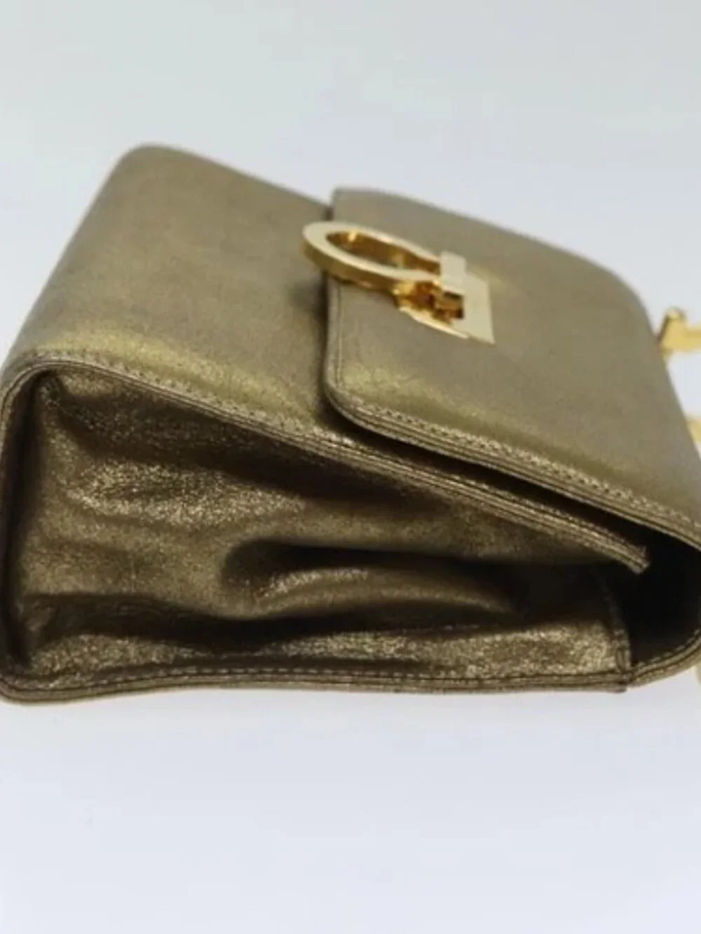 Salvatore Ferragamo Gancini Shoulder Bag Leather Gold Auth hk1653